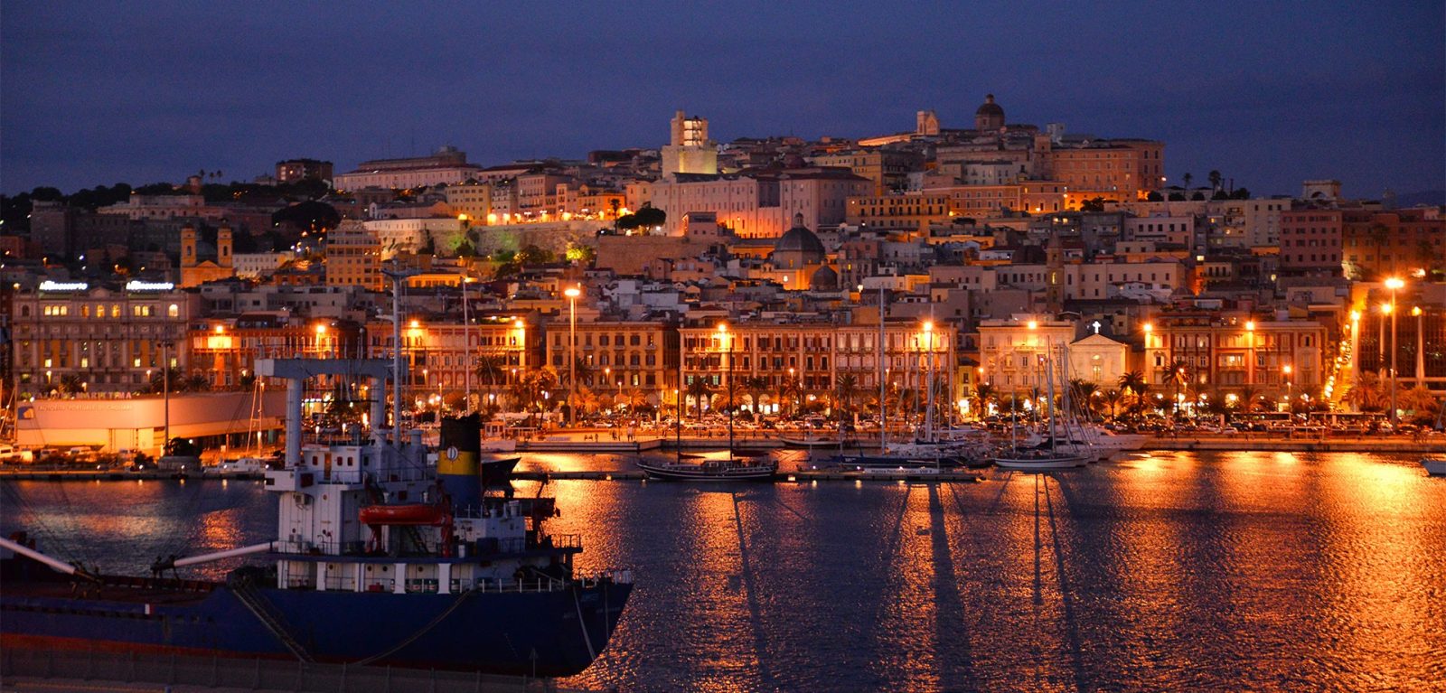 Porto di Cagliari al tramonto, Sardegna